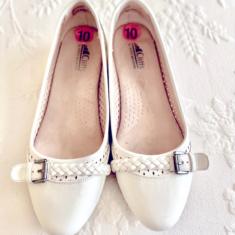EUC white flats Cliffs by White Mountain size 10